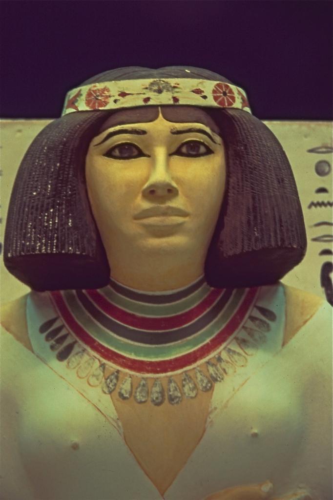 Nefret épouse de Rahotep-yeux de cornaline