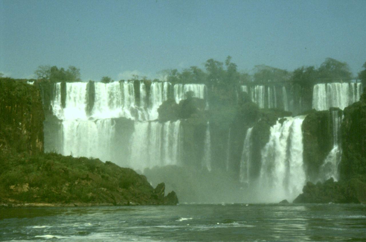 Plage au pied des chutes