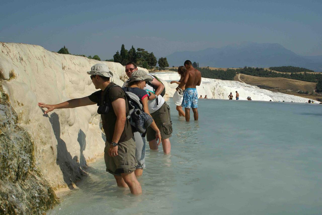 Suintement de l'eau lent et permanent