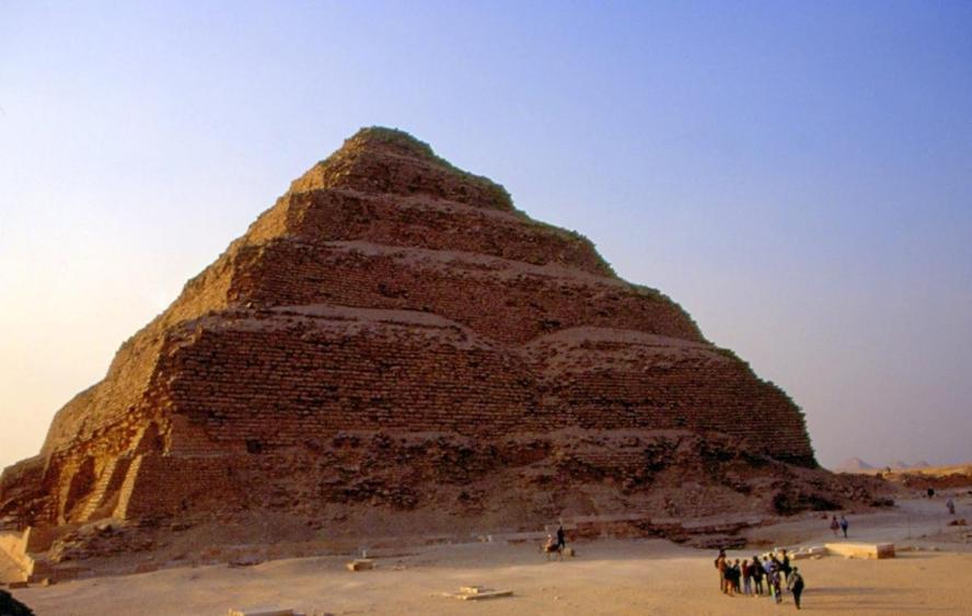 La pyramide de djéser